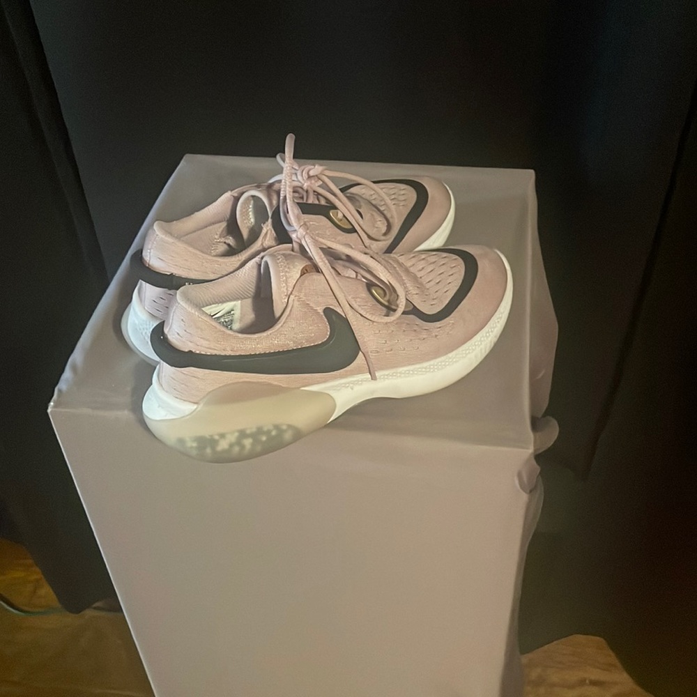 Nike joyride run women’s tennis shoes